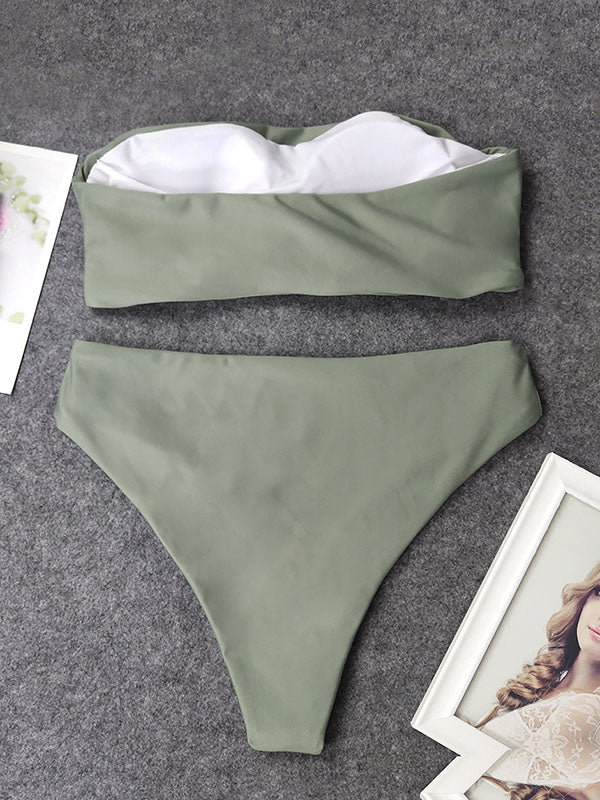 Einfarbiger Bandeau-Bikini-Badeanzug mit Schlitz 