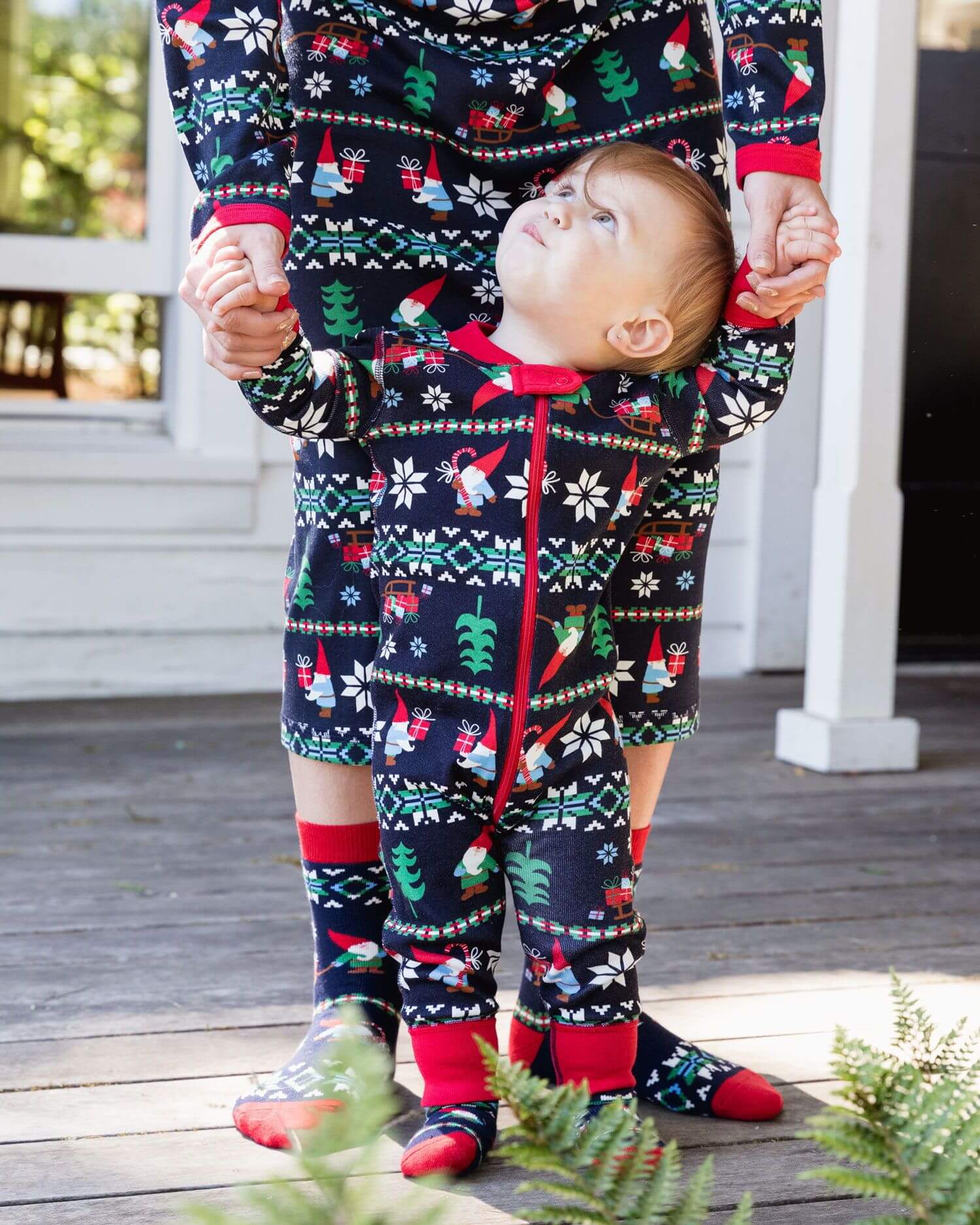 Niedliche Pyjama-Sets für die ganze Familie mit Weihnachtsmann- und Schneeflocken-Print