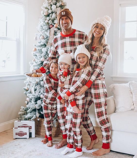 Passendes Familien-Pyjama-Set mit Schottenmuster in verschiedenen Farben (mit Hundekleidung)