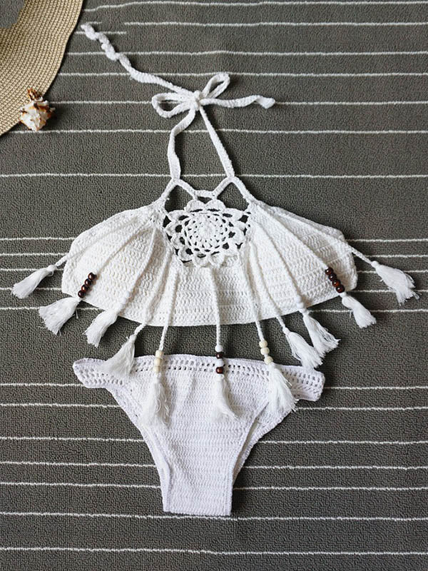 Handgestrickter Bikini-Badeanzug mit Skelett-Schlitz und Quasten 