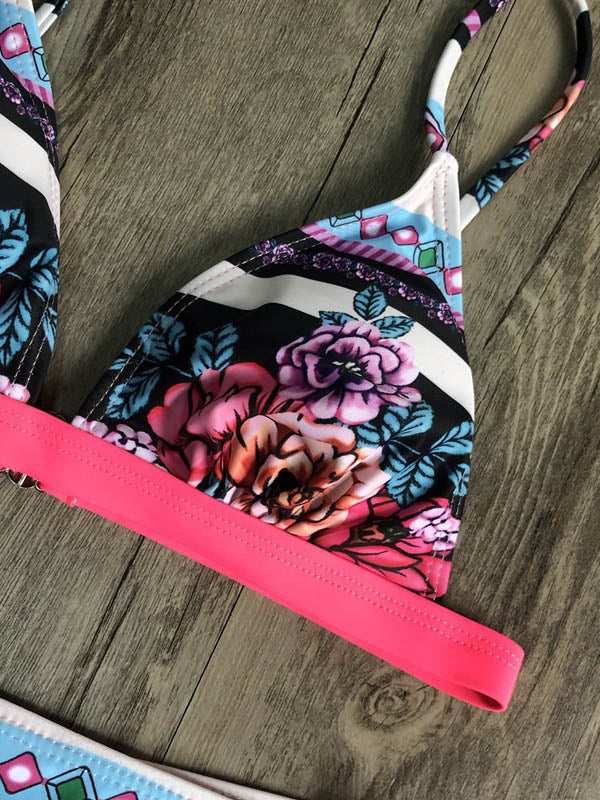 Bandage-Bikini-Badeanzug mit Blumenmuster und Dreiecken 