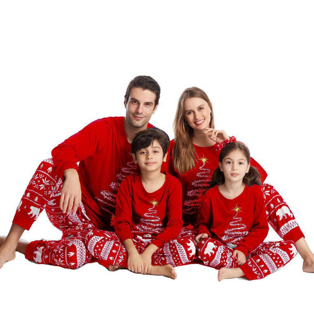 Passendes Familien-Pyjama-Set mit Weihnachtsbaum 