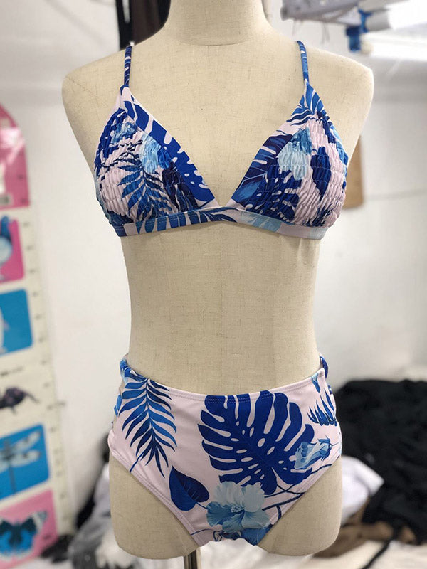 Bikini-Badeanzug mit Blumenmuster, hohlen Dreiecken und Schlitz 