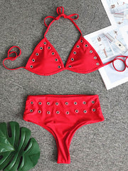 Sexy Bikini-Bademode mit hochgeschnittenem Bralette und Nietendekor 