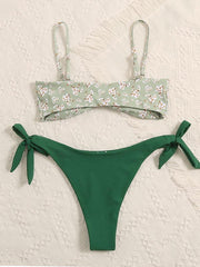 Bandeau-Bikini-Badeanzug mit Blumenmuster, Farbblockdesign und Knoten 