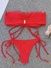 Einfarbiger Bandeau-Bikini-Badeanzug mit Knoten und Schlitz 