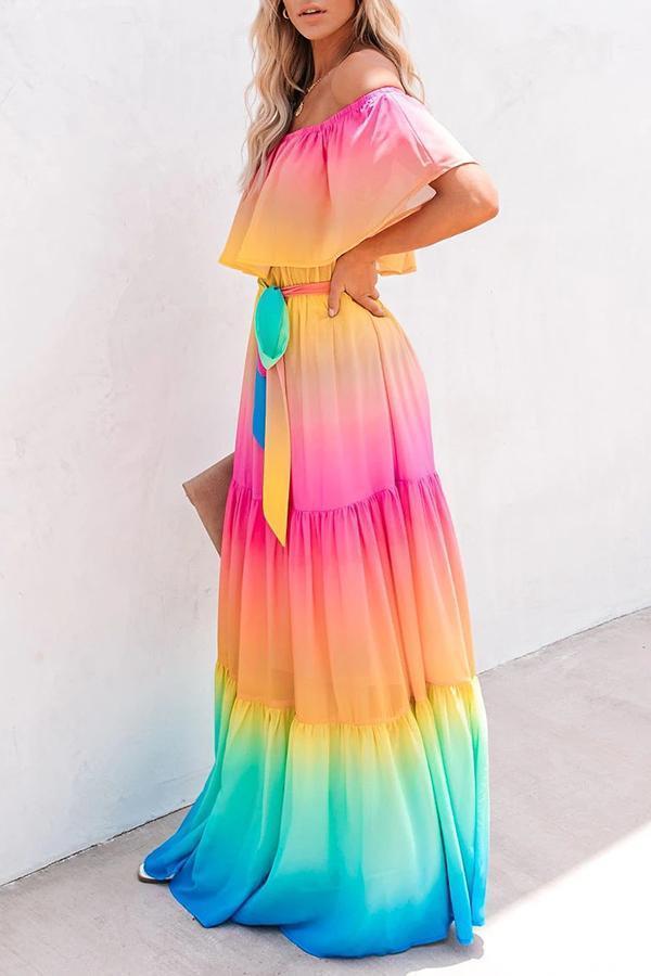 Elegantes schulterfreies Regenbogenkleid