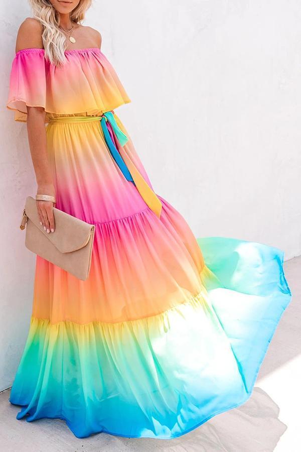 Elegantes schulterfreies Regenbogenkleid