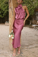 Hochgeschlossenes, drapiertes Satin-Maxikleid mit elastischer Taille von Perfectly Yours