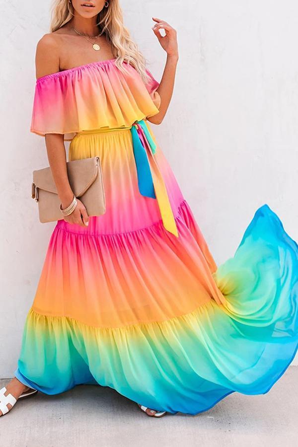 Elegantes schulterfreies Regenbogenkleid