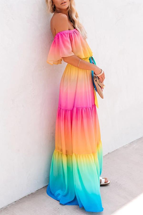 Elegantes schulterfreies Regenbogenkleid